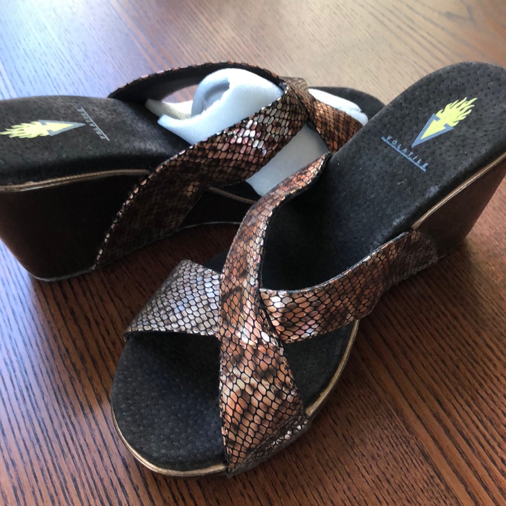 Wedge style slip on sandals!